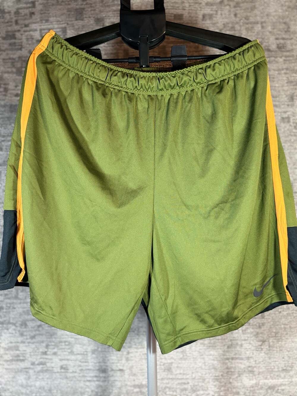Nike Men's Dri-FIT Hybrid Training Shorts DM5944 Olive Green